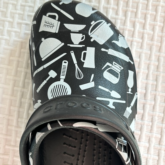 Crocs, Unisex, Adult, Kitchen Motif, size 8 W or 6 M. - Picture 4 of 6